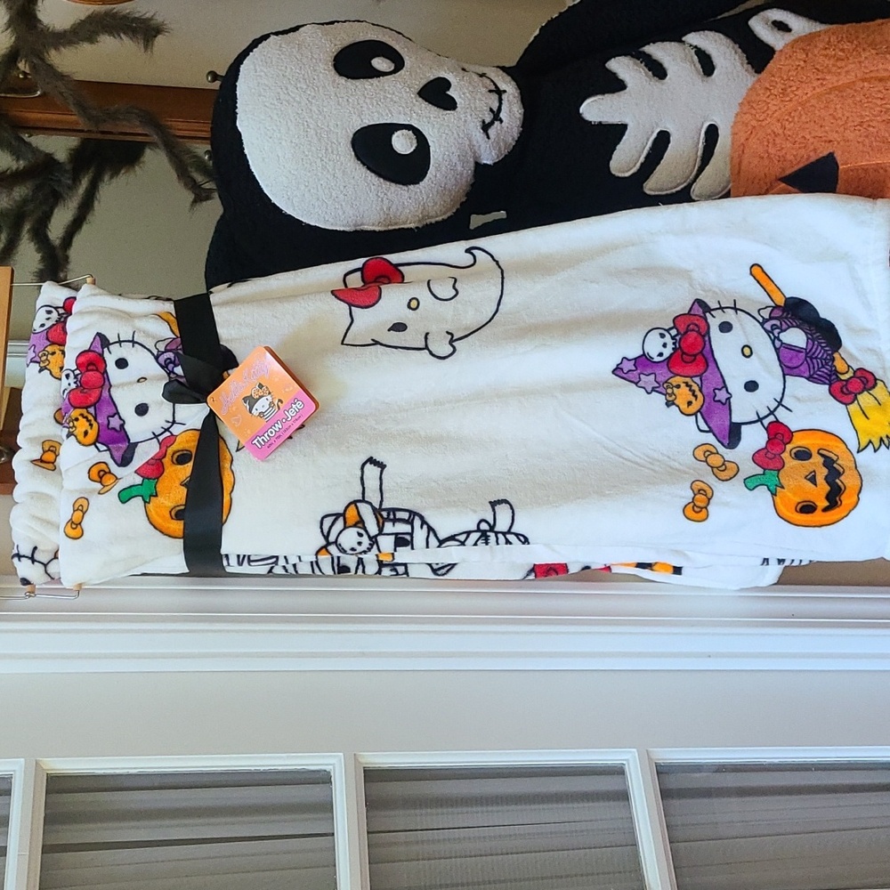 Hello Kitty Blanket Set Of 2 🎃
